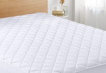 Utopia Bedding Quilted Fitted Mattress Pad (Queen) - Elastic Fitted Mattress Protector - Mattress Cover Stretches up to 16 Inches Deep - Machine Washable Mattress Topper